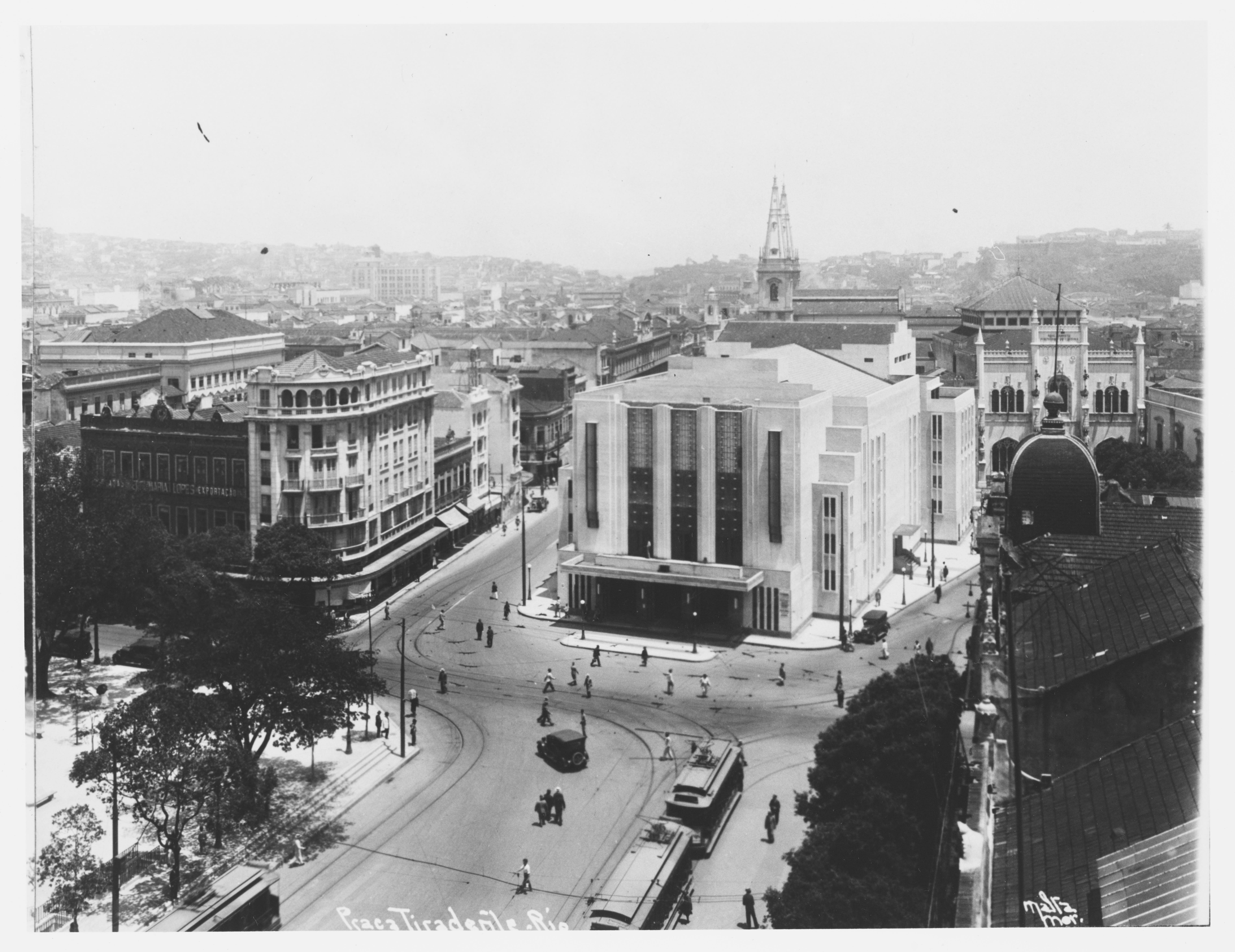 Teatro Jo&atilde;o Caetano e Pra&ccedil;a Tiradentes