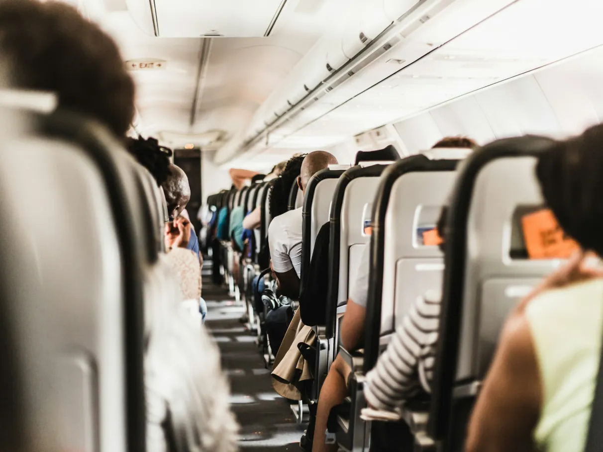 Passageiros no avi&atilde;o